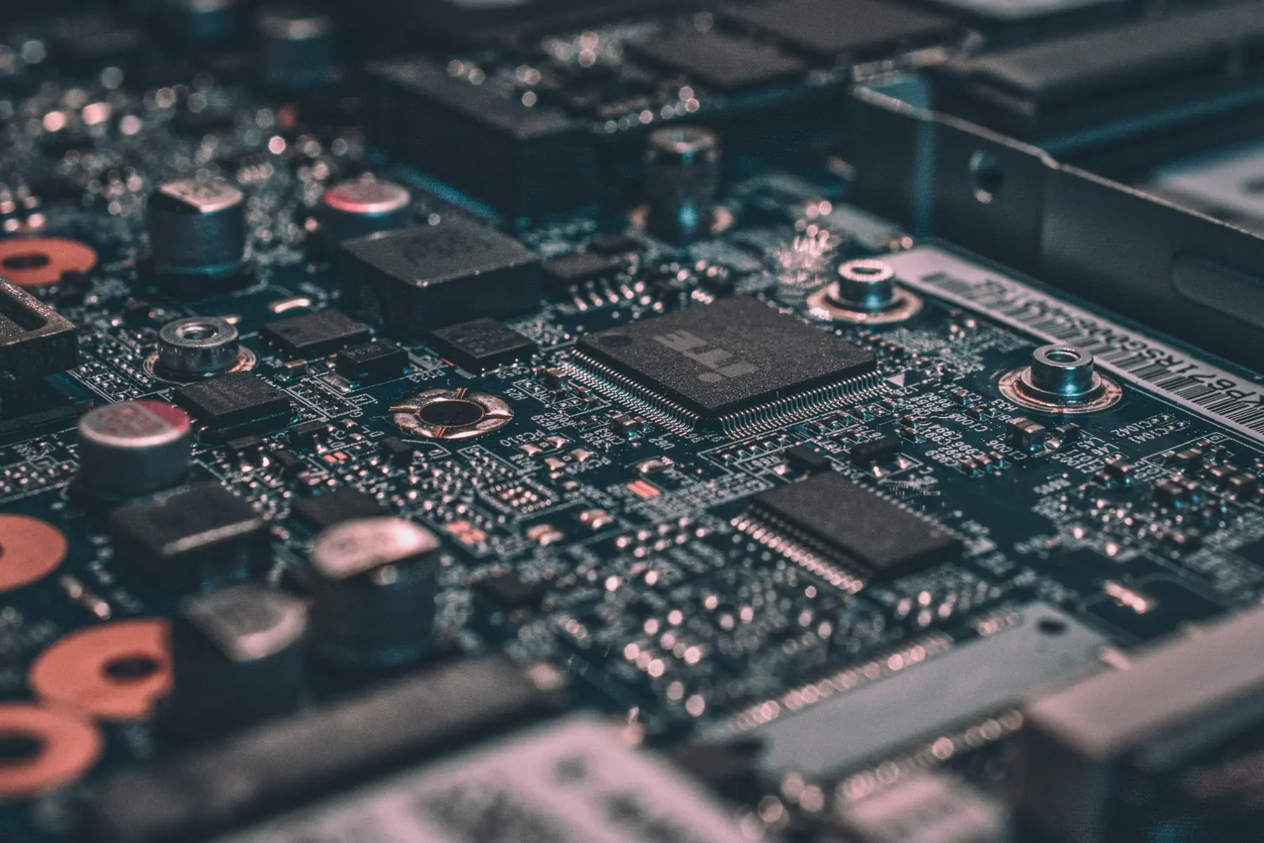 Detailaufnahme von Computerhardware als vorläufiges Technikmotiv